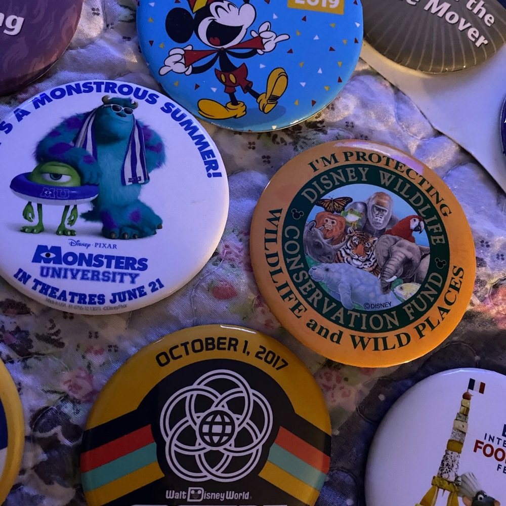 Lot of Walt Disney large Buttons new and old - Picture 4 of 11
